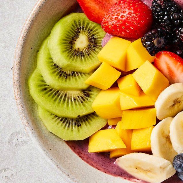 Coco ralado e frutas vermelhas